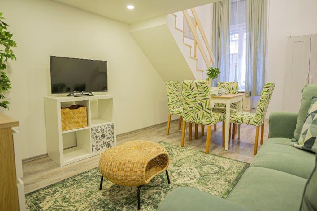 Cosy Flat In Akacfa Str., Aya Apartment Budapest Exterior photo